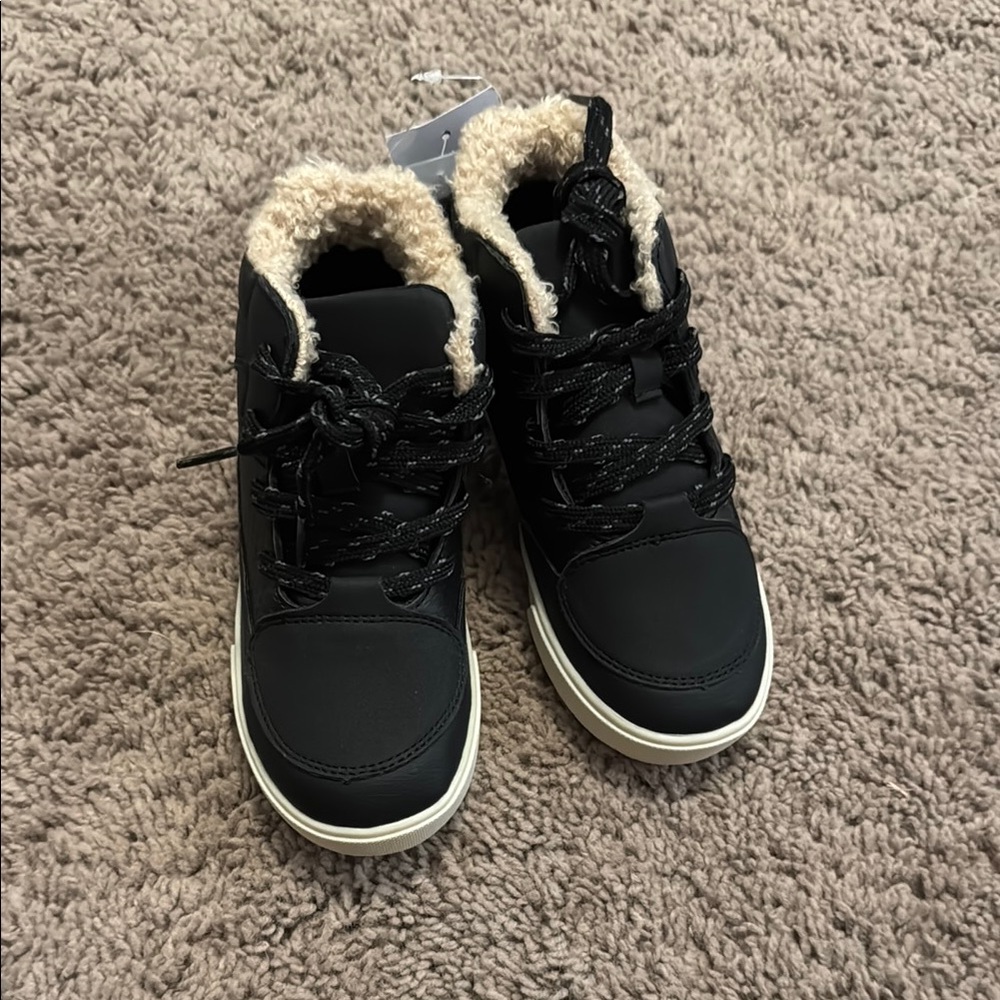 Black Winter Boots with Faux Fur Lining
